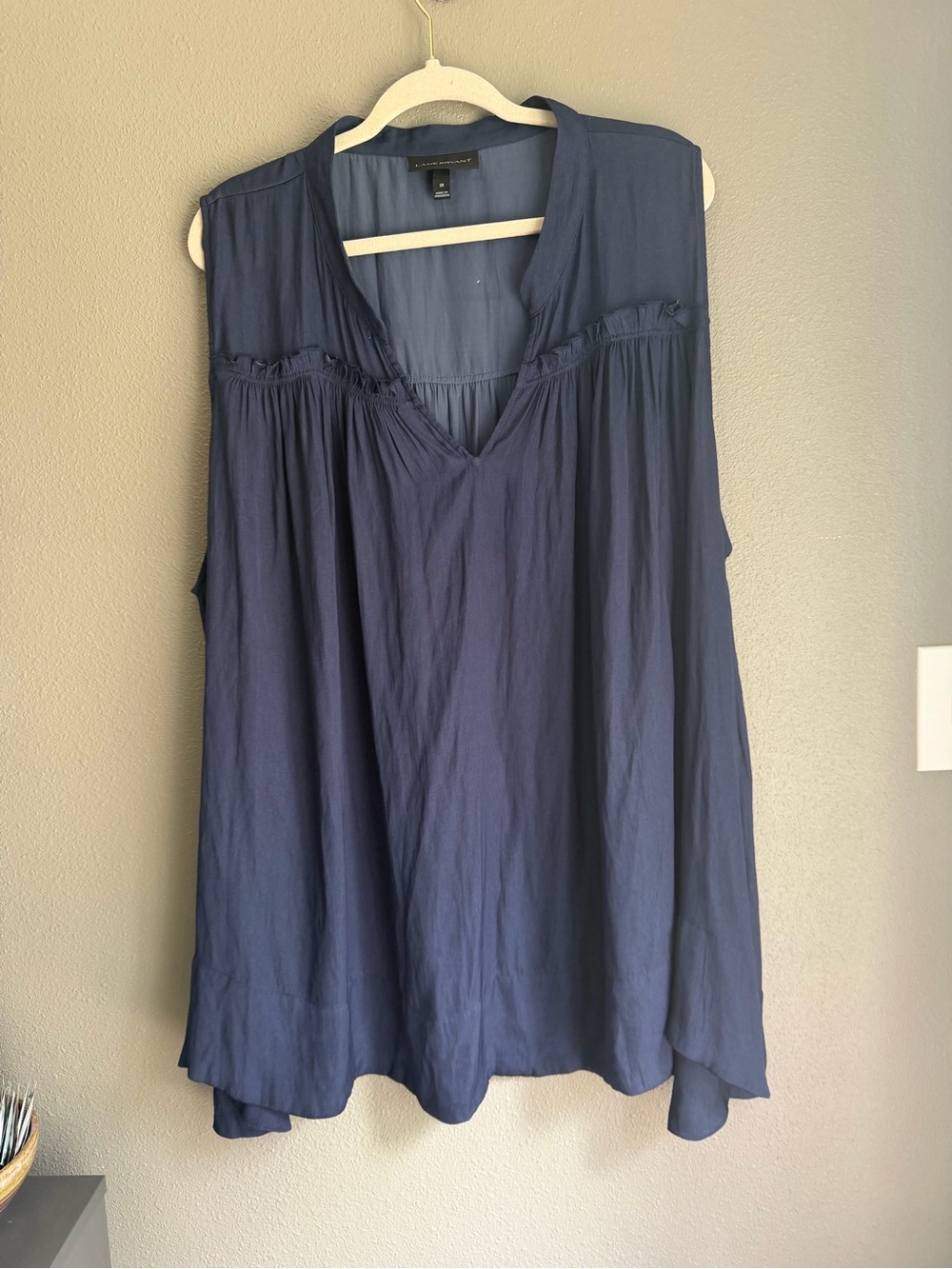 Lane Bryant Sleeveless Navy V-Neck Women's swing top